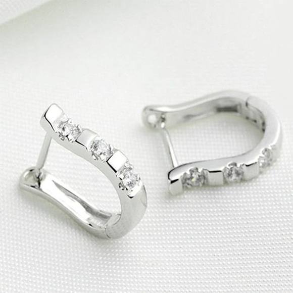 💕Minimalist Petite 925 Sterling Silver Diamond C Hoop Horseshoe Earrings - Picture 7 of 17